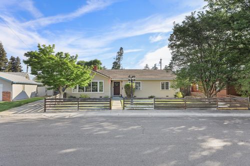 8052 Valencia Ave, Stockton, CA, 95209-3034 | Card Image