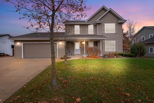 226 Beatrice Dr, Hartford, WI, 53027-8309 | Card Image