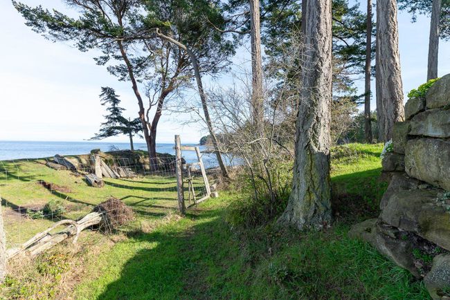 579&amp;581 Bayview Drive, House other with 2 bedrooms, 2 bathrooms and null parking in Mayne Island BC | Image 32