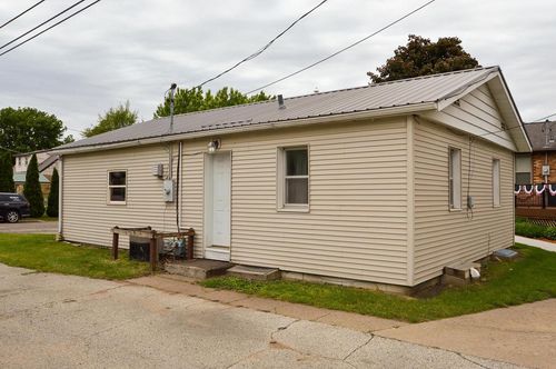 109 W Pine St, Prairie Du Chien, WI, 53821-1031 | Card Image
