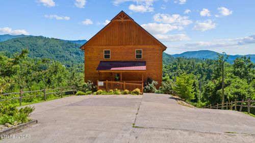 320 Pinnacle Cottage Way, Gatlinburg, TN, 37738 | Card Image