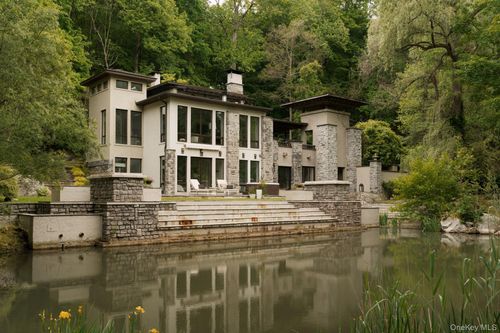 320 Long Hill Rd, East Fishkill, NY, 12533-6851 | Card Image