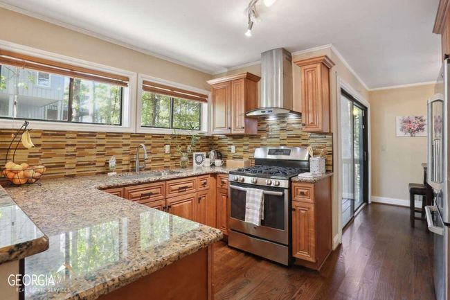 200 N Falcon Blf, House other with 3 bedrooms, 3 bathrooms and 2 parking in Alpharetta GA | Image 13