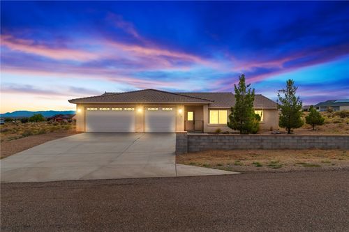 9318 N Broken Saddle Dr, Kingman, AZ, 86401-8259 | Card Image