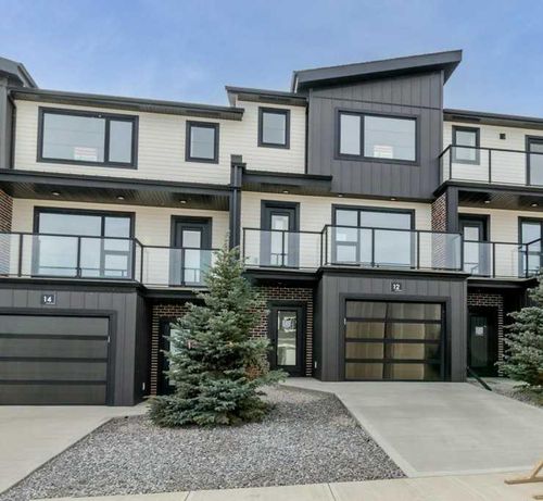12 Violet Point, Sylvan Lake, AB, T4S0X1 | Card Image
