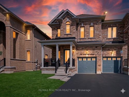 202 Sutherland Ave, Bradford, ON, L3Z4H7 | Card Image
