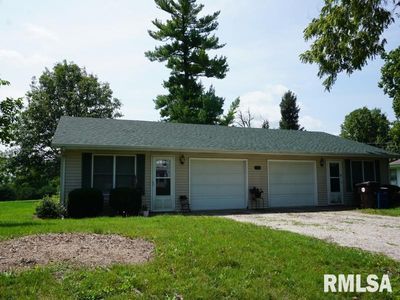 422 E Jefferson Street, Home with 0 bedrooms, 0 bathrooms and 2 parking in Toulon IL | Image 3