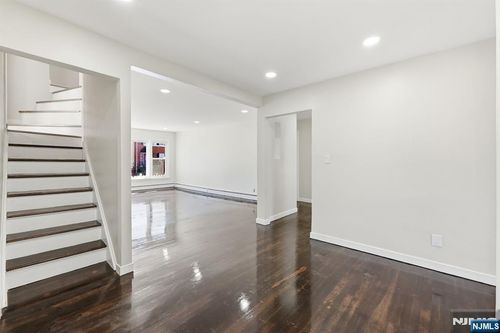 325 Schley St, Newark, NJ, 07112-1009 | Card Image