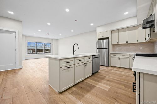 104-80 Division St, Patchogue, NY, 11772-3402 | Card Image