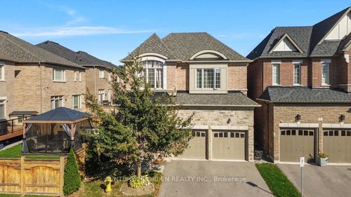 9 Sw Coates Of Arms Lane Ne, Ajax, ON, L1T3S2 | Card Image