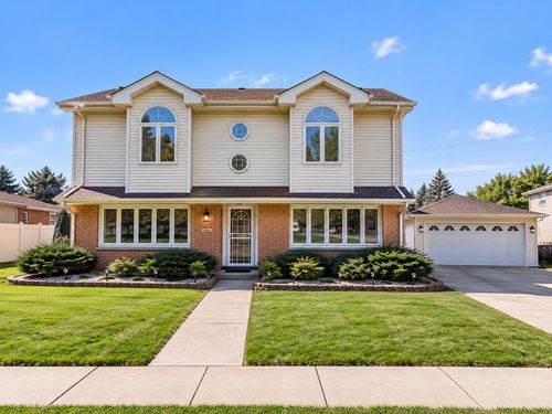 9414 S 69th Ave, Oak Lawn, IL, 60453-2039 | Card Image