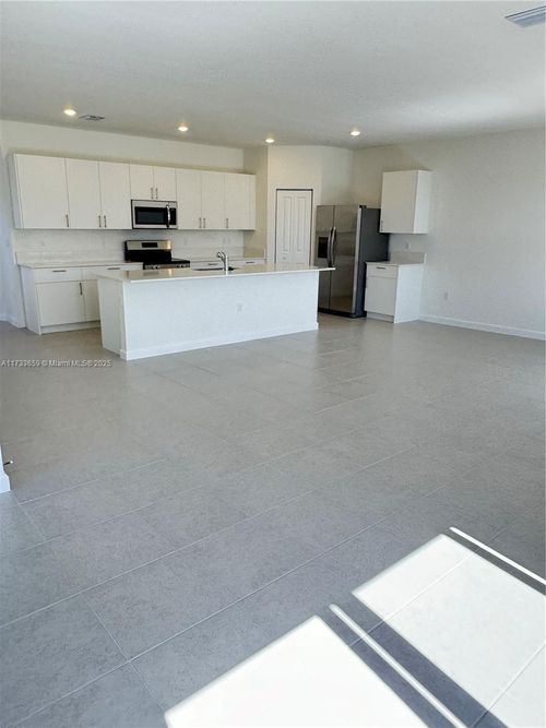 5838-3040 Greene St, Hollywood, FL, 33020 | Card Image
