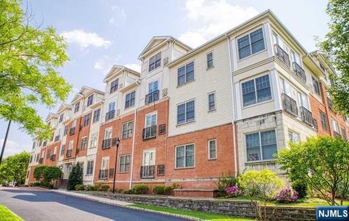 1109 The Plz, Tenafly, NJ, 07670-1060 | Card Image