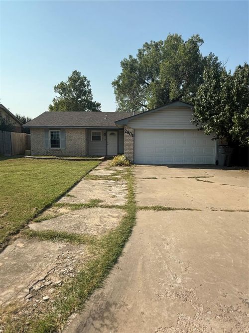 2901 Ne Lakeview Cir, Lawton, OK, 73507-7131 | Card Image