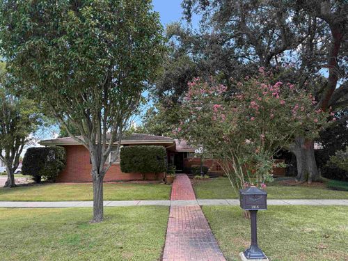 1918 Cedar St, Morgan City, LA, 70380-1716 | Card Image
