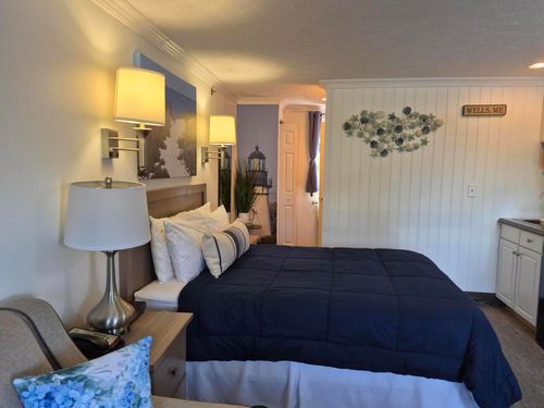 228-733 Post Rd, Wells, ME, 04090-4111 | Card Image
