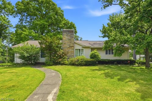 189 Pembroke Road, Akron, OH, 44333 | Card Image