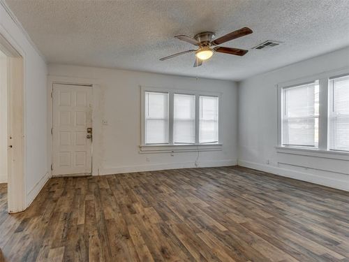 1609 Ne 18th St, Oklahoma City, OK, 73111-1305 | Card Image