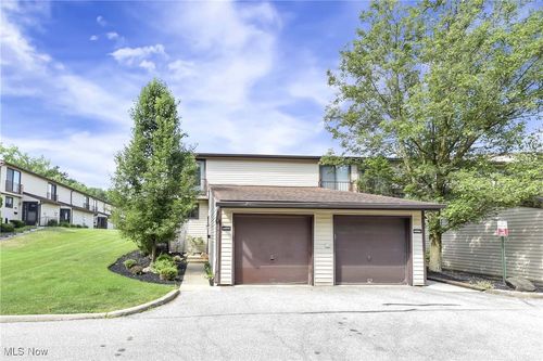 14977 Pine Valley Trl, Middleburg Heights, OH, 44130-5524 | Card Image