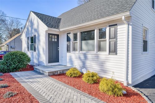 117 Dutch St, Montrose, NY, 10548-1517 | Card Image