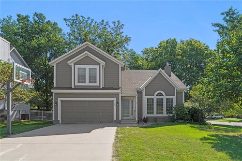 21894 S Roosevelt St, Spring Hill, KS, 66083-7507 | Card Image