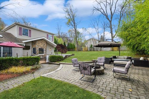 25 Foxwood Rd, West Nyack, NY, 10994-2505 | Card Image