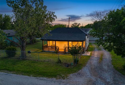 300 S Wall St, Itasca, TX, 76055-2020 | Card Image