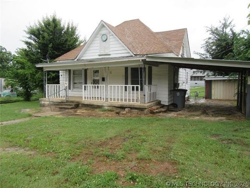 1000 N 6th St, Quinton, OK, 74561-6106 | Card Image