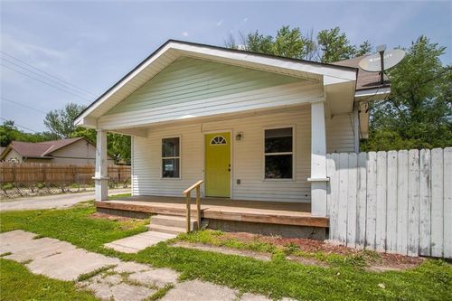 114 W 2nd St, Garden City, MO, 64747-9230 | Card Image