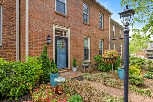 284 Chippendale Cir, Lexington, KY, 40517-4403 | Card Image