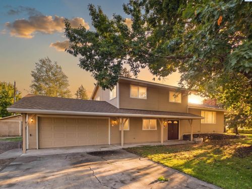 803 Road 37, Pasco, WA, 99301-2946 | Card Image
