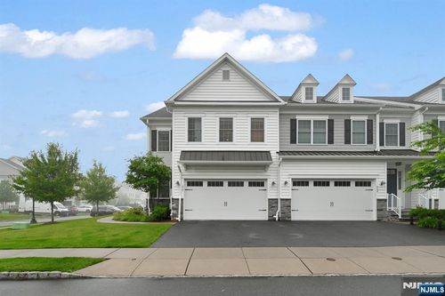 11 Aspen Dr, Cedar Grove, NJ, 07009-2304 | Card Image