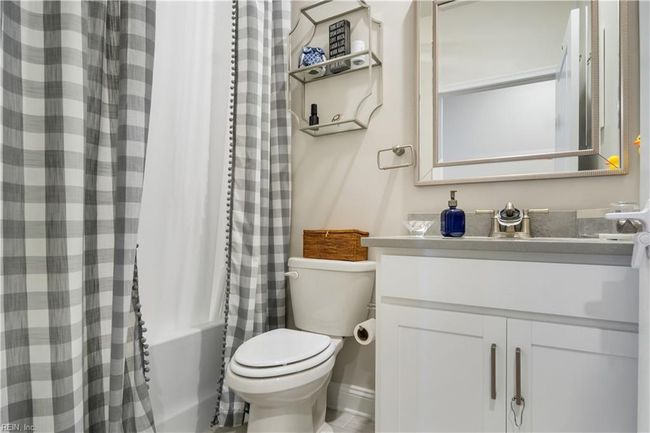 First floor bath | Image 19