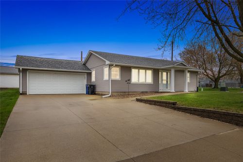 104 11th St, Tipton, IA, 52772-1130 | Card Image