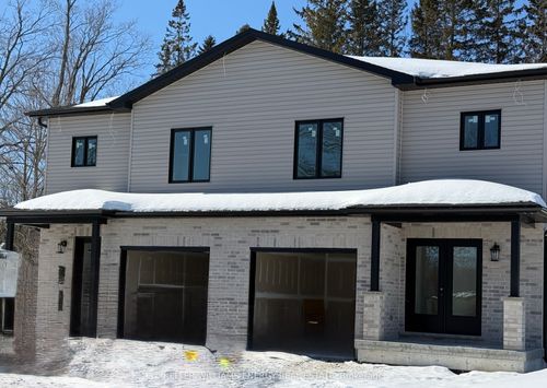11 Union St, Millbrook, ON, L0A1G0 | Card Image