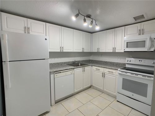 25-246-9357 Sw 77th Ave, Miami, FL, 33156-7900 | Card Image