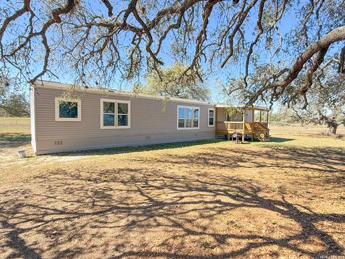228 County Road 7711, Devine, TX, 78016-5192 | Card Image