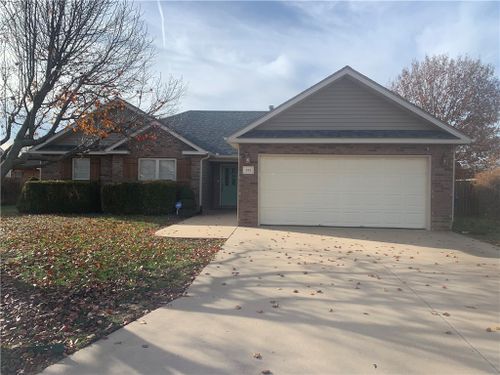 335 Sadie Ln, Webb City, MO, 64870-9219 | Card Image