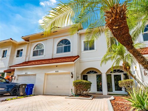 835 Ne 17th Way, Fort Lauderdale, FL, 33304-4407 | Card Image