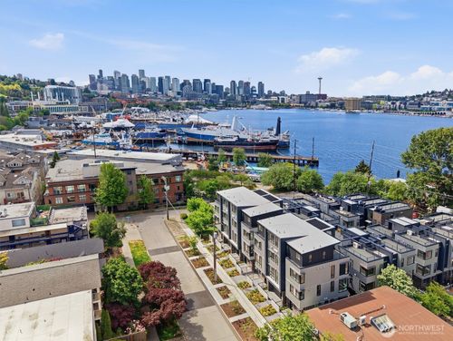 2017 Minor Avenue E, Seattle, WA, 98102 | Card Image