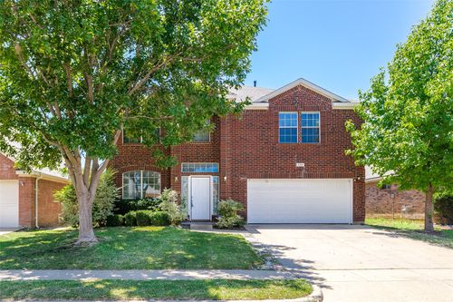 513 Pineview Ln, Fort Worth, TX, 76140-6504 | Card Image