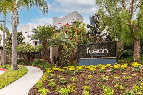 5512 W 149th Pl, Hawthorne, CA, 90250-6680 | Card Image