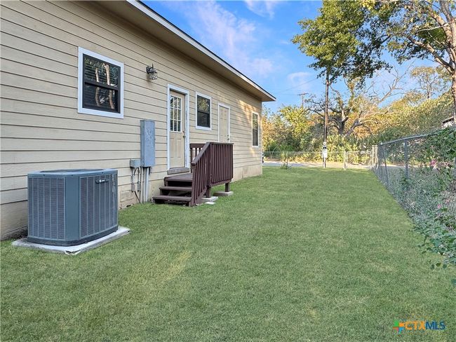 720 E Travis St, House other with 3 bedrooms, 2 bathrooms and null parking in Luling TX | Image 24