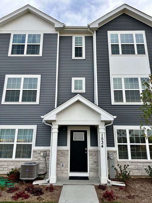 1534 Yosemite Way, Pingree Grove, IL, 60140-1324 | Card Image