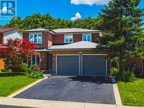 100 Chudleigh Street, Hamilton (Waterdown), ON, L0K2H6 | Card Image