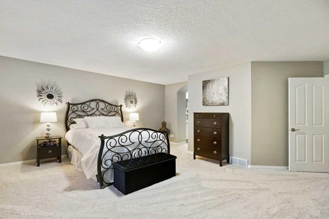 13705 Mount Mckenzie Drive Se, Home with 3 bedrooms, 2 bathrooms and 8 parking in Calgary AB | Image 26