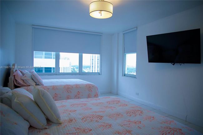 APT-1614 - 5601 Collins Ave, Home with 2 bedrooms, 2 bathrooms and null parking in Miami Beach FL | Image 12