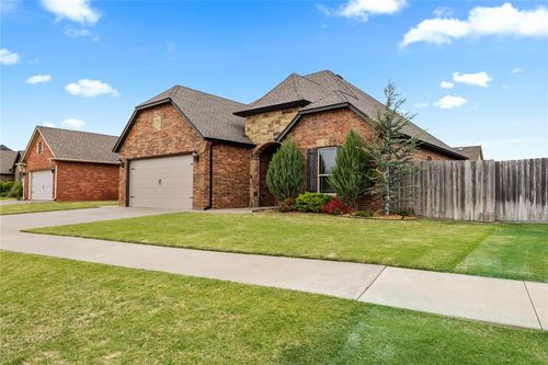 917 Freemont Pl, Weatherford, OK, 73096-2395 | Card Image