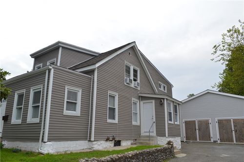122 Larch St, Woonsocket, RI, 02895-6712 | Card Image