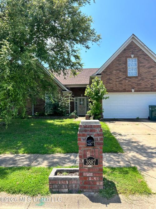 3887 Rasco Hills Dr, Southaven, MS, 38671-6402 | Card Image